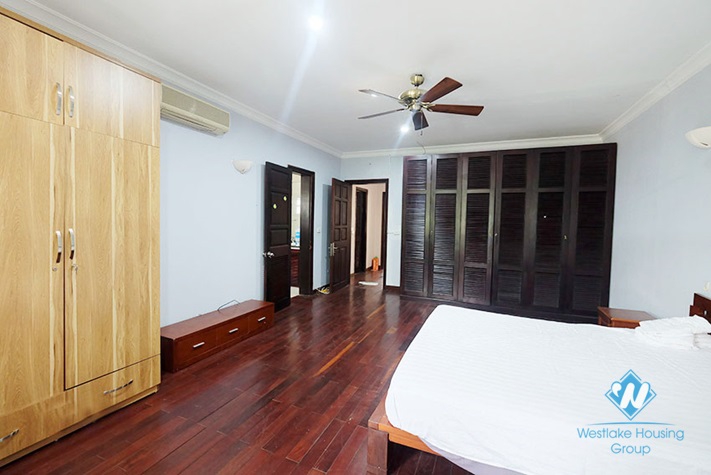 Bright 3-storey 180sqm Ciputra house is out for rent 